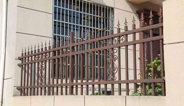 铝艺围栏栏杆的安装很讲究(图1)